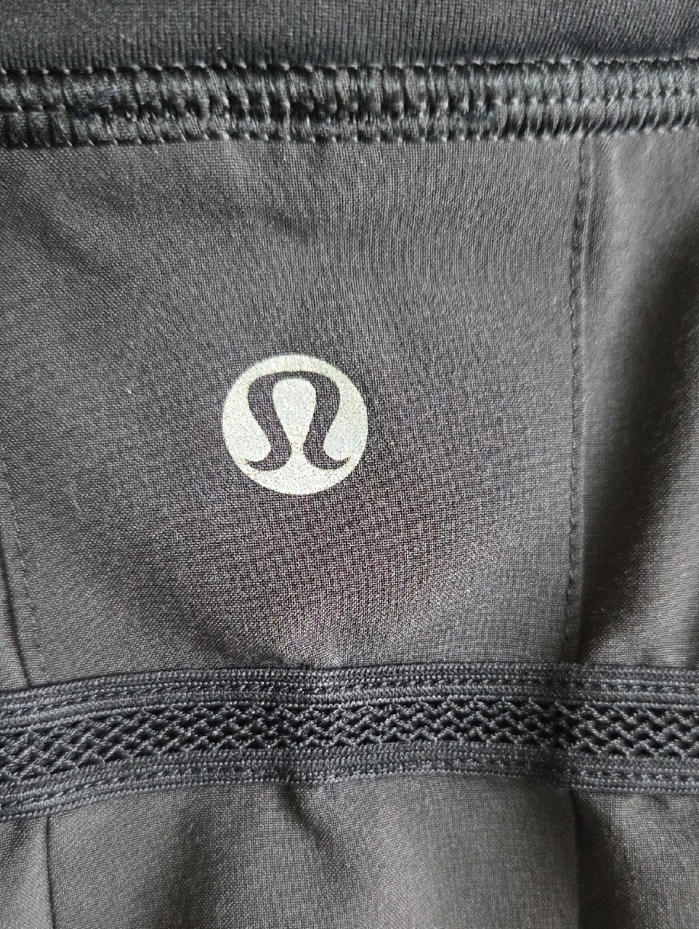 G458. Lululemon Run: Pace Setter Skirt in Black - Size 8 - Picture 2 of 11